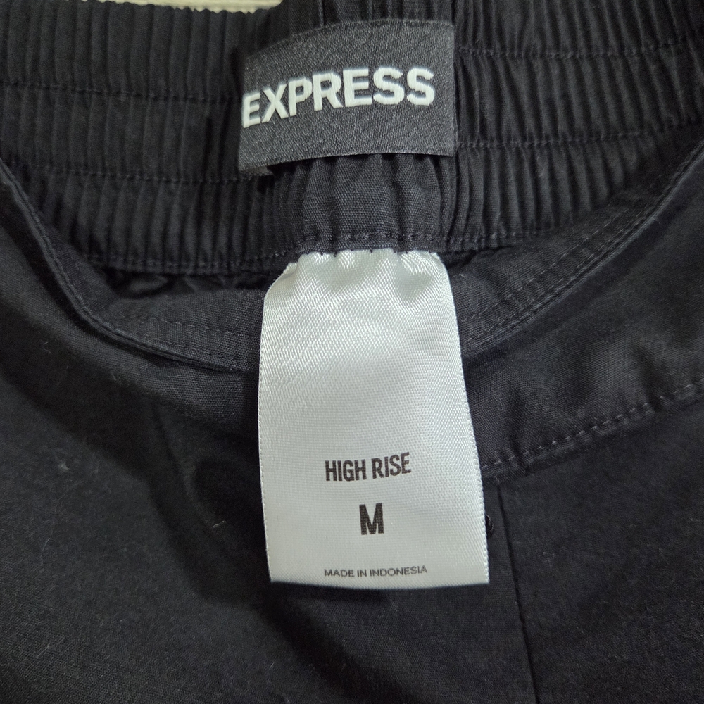 Express Black Easy Pull On High Rise Shorts Women's Medium Flat Front A-Line - Picture 4 of 4